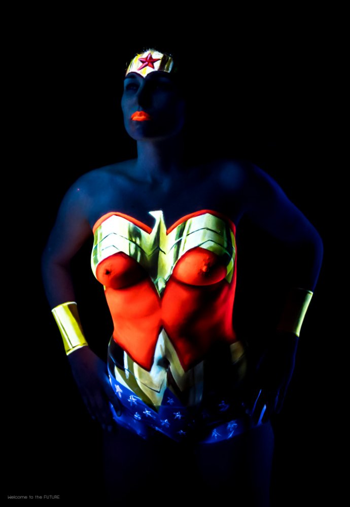 Blue Shadow Art Fine Art photography Welcome to the FUTURE project - Blacklight body painting - lumière noire - Bodypainting Photography Wonder Woman