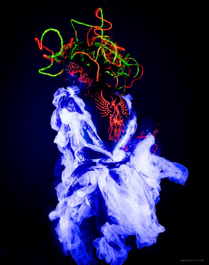 Welcome to the FUTURE project - Blacklight body painting - lumière noire - Bodypainting Photography